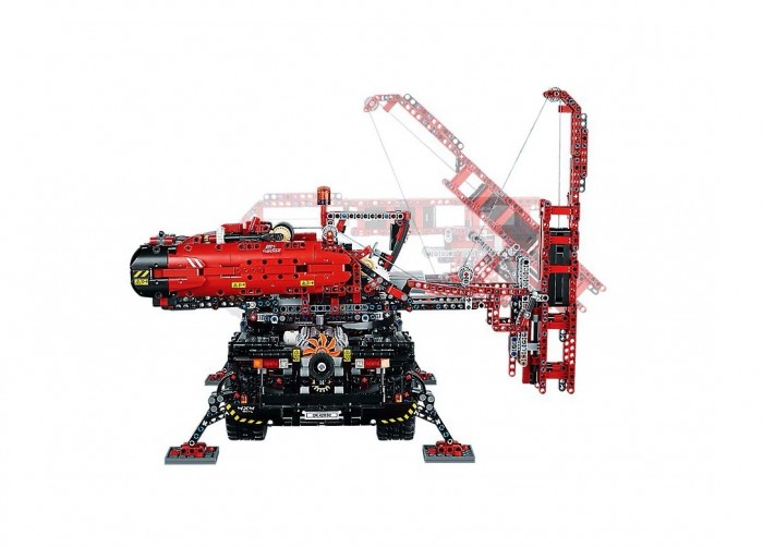 Der LEGO Technic mobile Fallhammer rammt Pflöcke in den Boden. (Bild: LEGO)